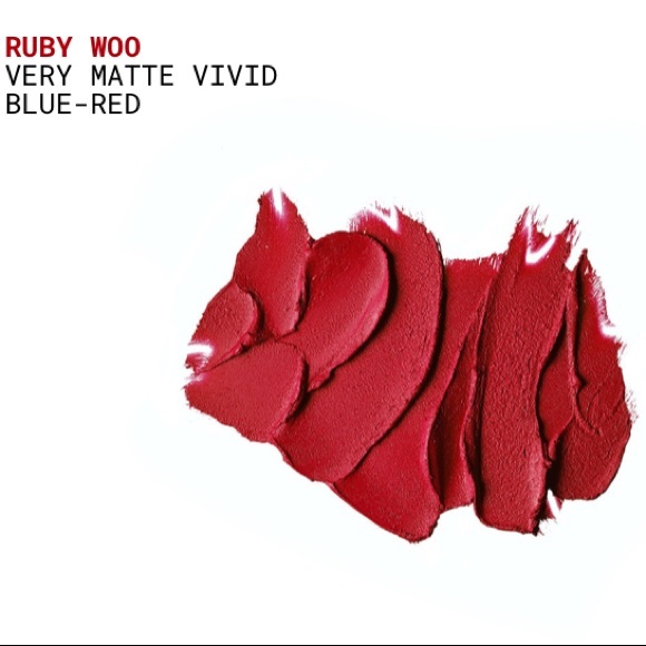 MAC Matte Lipstick Ruby Woo - Picture 9 of 16